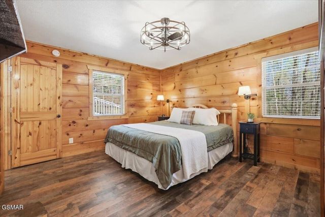 623 Country Oaks Drive, Pigeon Forge, TN 37863
