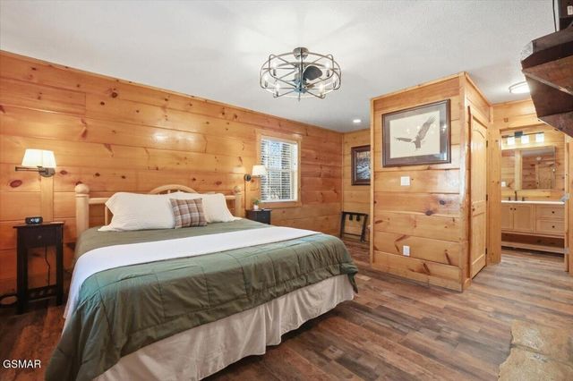 623 Country Oaks Drive, Pigeon Forge, TN 37863