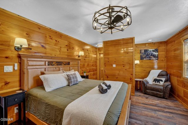 623 Country Oaks Drive, Pigeon Forge, TN 37863