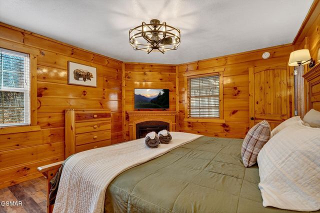623 Country Oaks Drive, Pigeon Forge, TN 37863