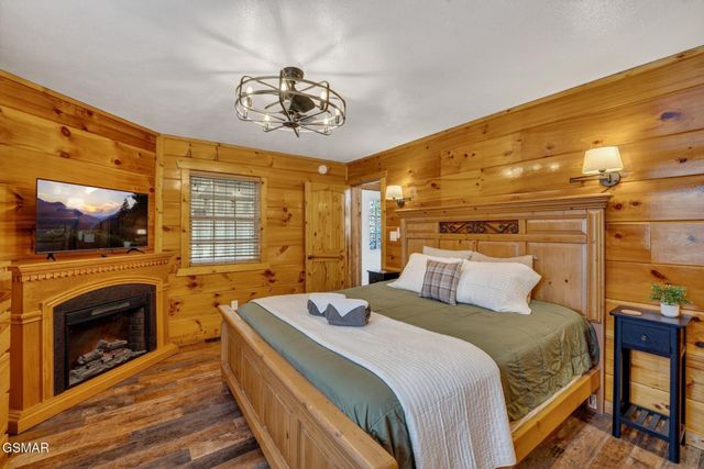 623 Country Oaks Drive, Pigeon Forge, TN 37863