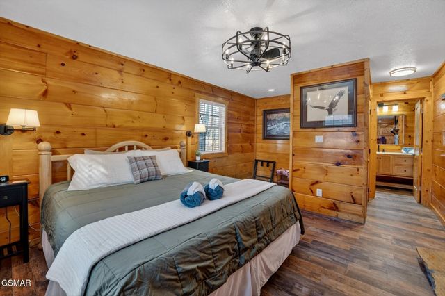 623 Country Oaks Drive, Pigeon Forge, TN 37863