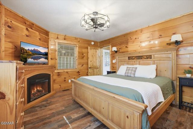 623 Country Oaks Drive, Pigeon Forge, TN 37863