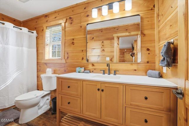 623 Country Oaks Drive, Pigeon Forge, TN 37863