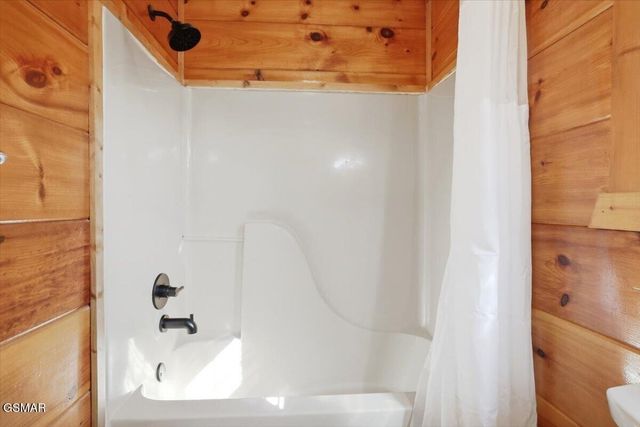 623 Country Oaks Drive, Pigeon Forge, TN 37863