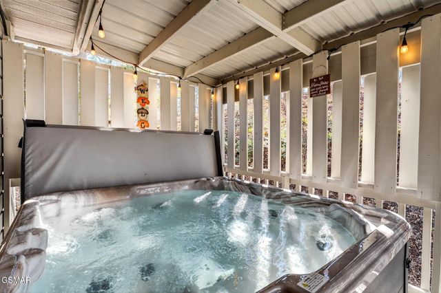 623 Country Oaks Drive, Pigeon Forge, TN 37863