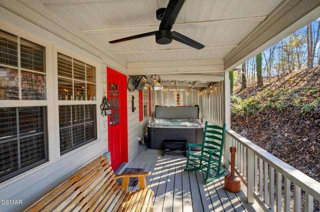 623 Country Oaks Drive, Pigeon Forge, TN 37863