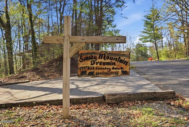 623 Country Oaks Drive, Pigeon Forge, TN 37863