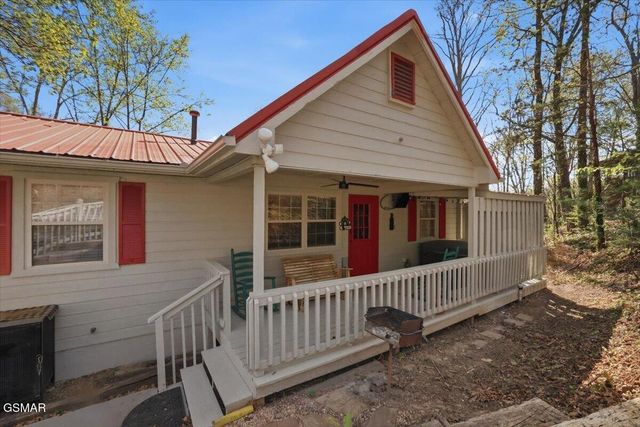 623 Country Oaks Drive, Pigeon Forge, TN 37863