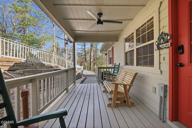 623 Country Oaks Drive, Pigeon Forge, TN 37863