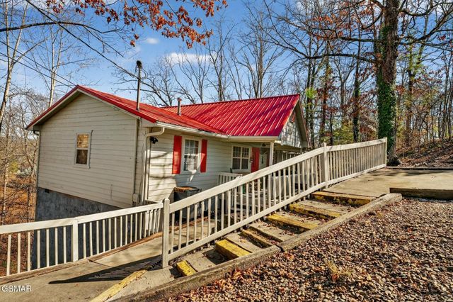 623 Country Oaks Drive, Pigeon Forge, TN 37863