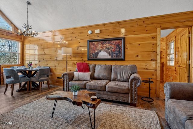 623 Country Oaks Drive, Pigeon Forge, TN 37863
