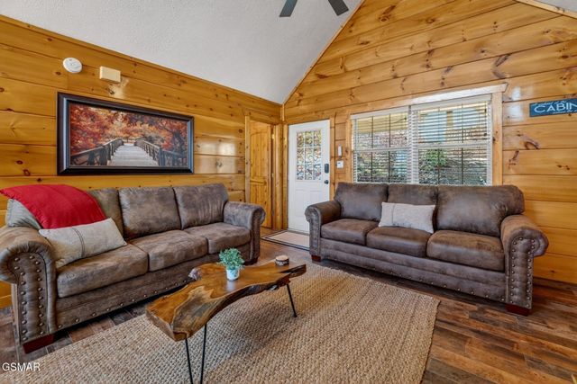 623 Country Oaks Drive, Pigeon Forge, TN 37863