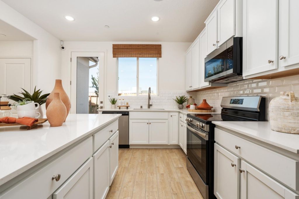 Image 13 of property listing at 1464 Bloom Lane, Clovis, CA 93619