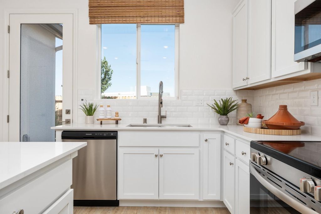 Image 14 of property listing at 1464 Bloom Lane, Clovis, CA 93619