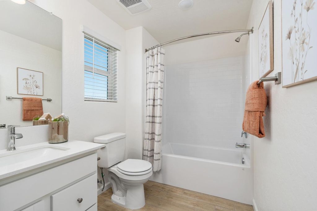 Image 23 of property listing at 1464 Bloom Lane, Clovis, CA 93619