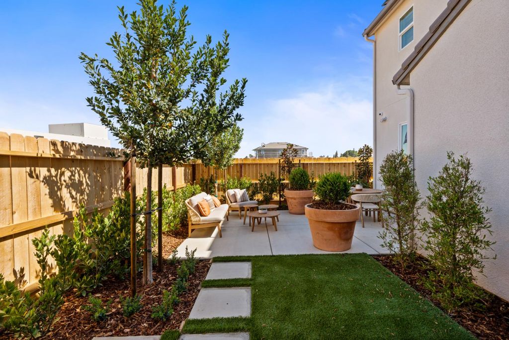 Image 30 of property listing at 1464 Bloom Lane, Clovis, CA 93619