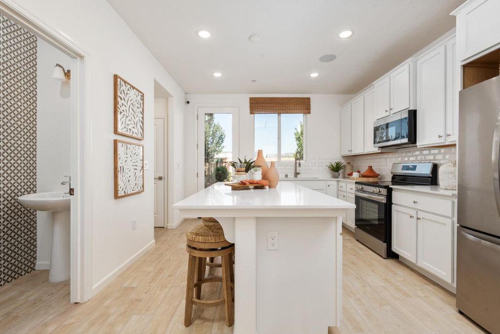 Image 8 of property listing at 1464 Bloom Lane, Clovis, CA 93619