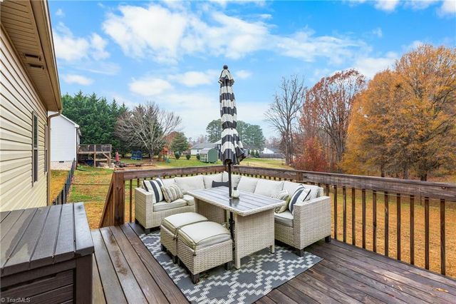 1880 Chestnut Grove Road, King, NC 27021