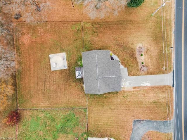 1880 Chestnut Grove Road, King, NC 27021