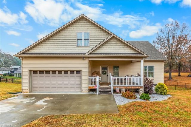 1880 Chestnut Grove Road, King, NC 27021