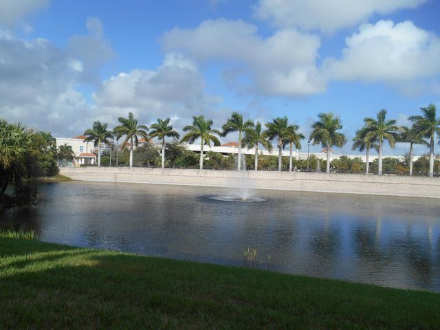 11019 Legacy Lane 301, Palm Beach Gardens, FL 33410