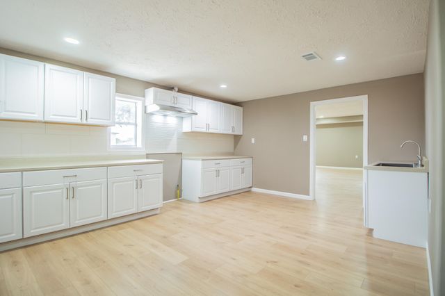 128 W Crockett Street, Floydada, TX 79235