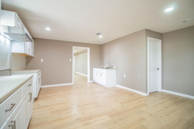 128 W Crockett Street, Floydada, TX 79235