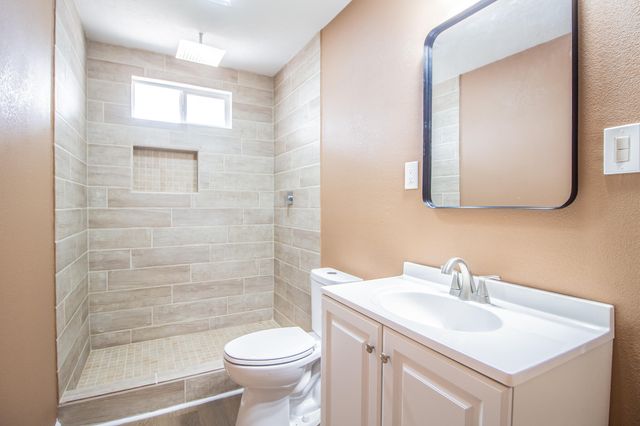 128 W Crockett Street, Floydada, TX 79235