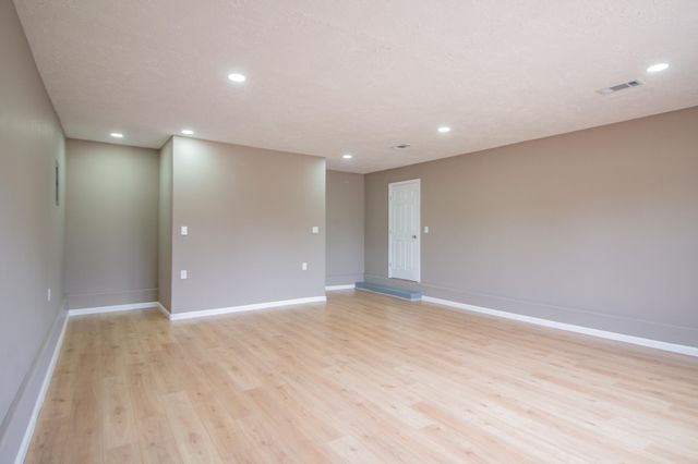 128 W Crockett Street, Floydada, TX 79235