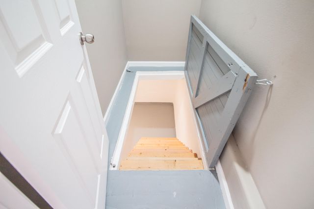 128 W Crockett Street, Floydada, TX 79235