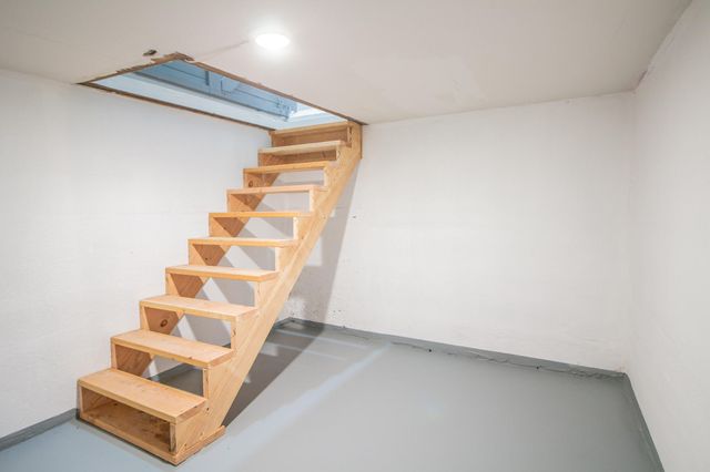 128 W Crockett Street, Floydada, TX 79235