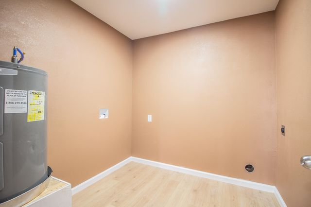 128 W Crockett Street, Floydada, TX 79235