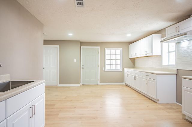 128 W Crockett Street, Floydada, TX 79235