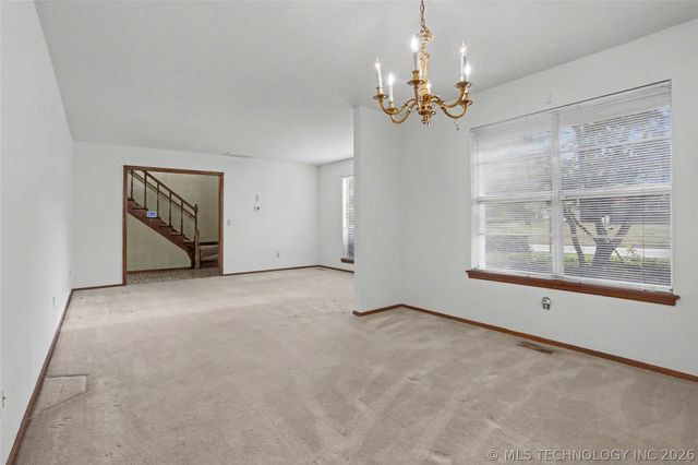 5706 S Columbia Place, Tulsa, OK 74105