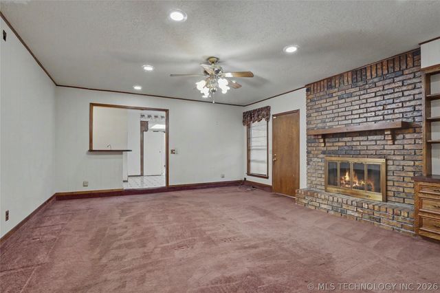 5706 S Columbia Place, Tulsa, OK 74105