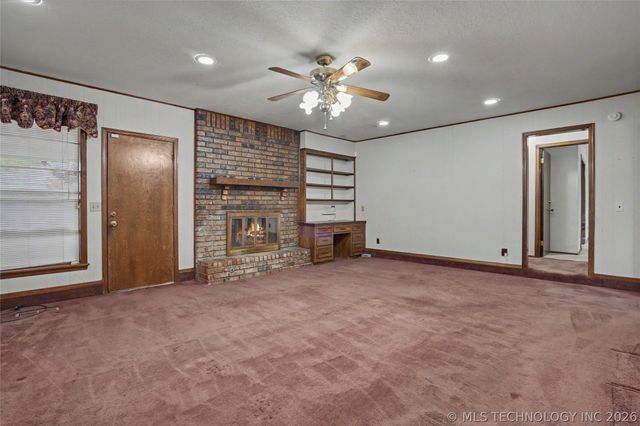 5706 S Columbia Place, Tulsa, OK 74105