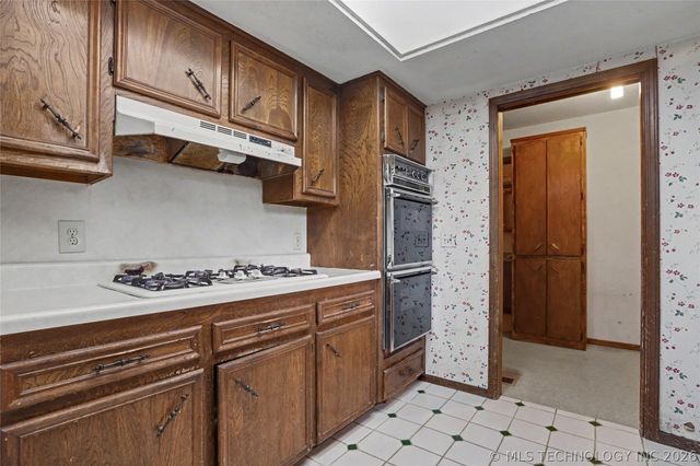 5706 S Columbia Place, Tulsa, OK 74105