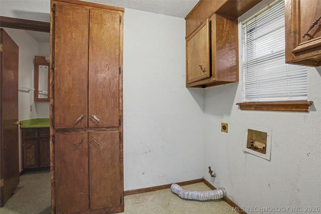 5706 S Columbia Place, Tulsa, OK 74105