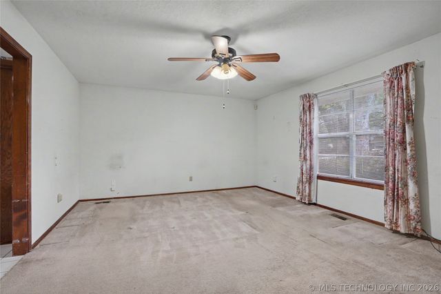 5706 S Columbia Place, Tulsa, OK 74105