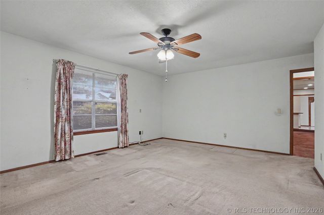 5706 S Columbia Place, Tulsa, OK 74105