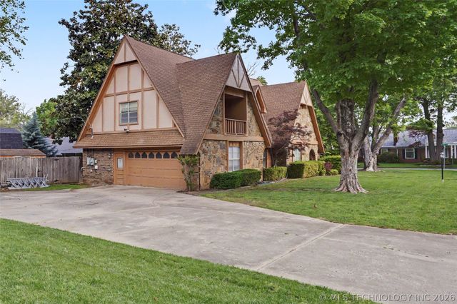 5706 S Columbia Place, Tulsa, OK 74105