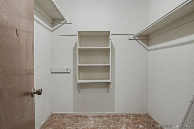 5706 S Columbia Place, Tulsa, OK 74105