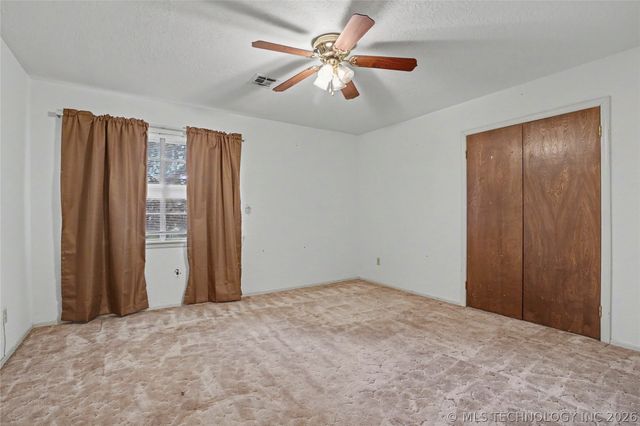 5706 S Columbia Place, Tulsa, OK 74105