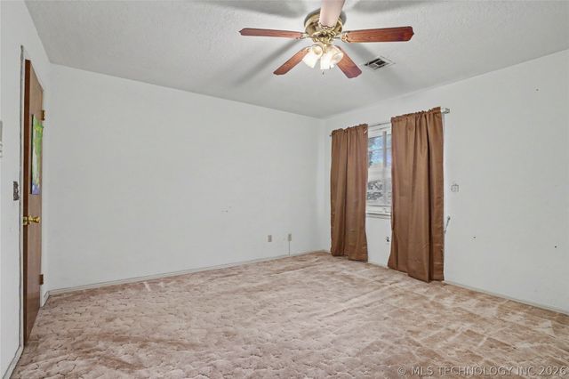 5706 S Columbia Place, Tulsa, OK 74105