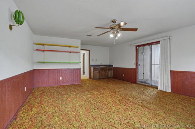 5706 S Columbia Place, Tulsa, OK 74105