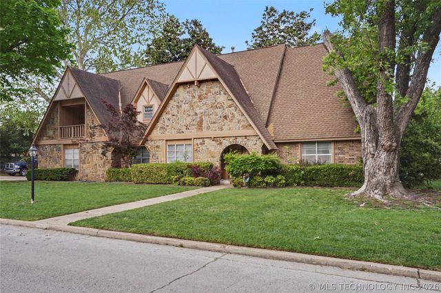 5706 S Columbia Place, Tulsa, OK 74105