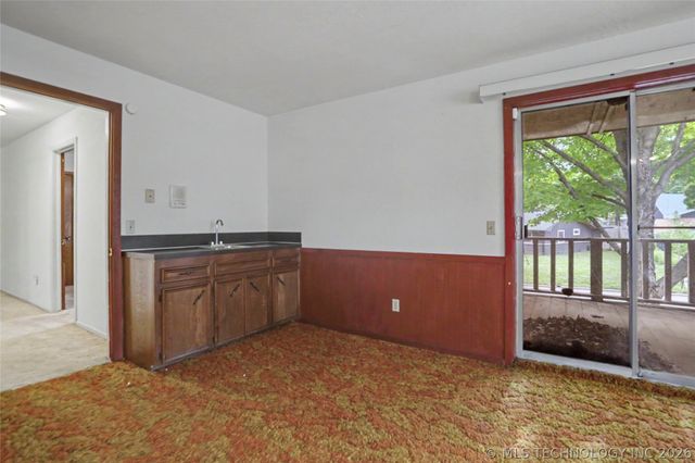 5706 S Columbia Place, Tulsa, OK 74105