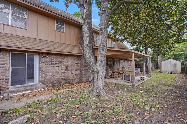 5706 S Columbia Place, Tulsa, OK 74105