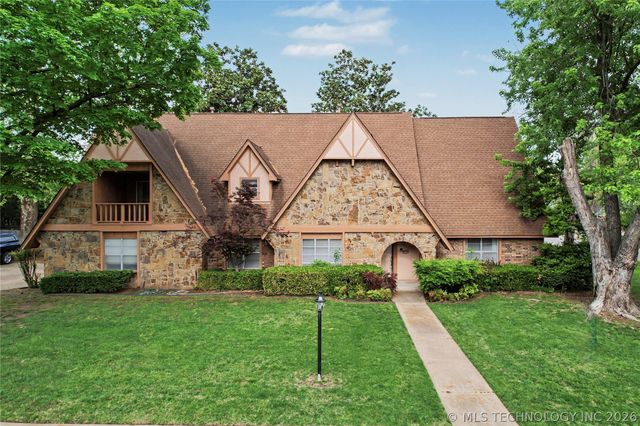 5706 S Columbia Place, Tulsa, OK 74105